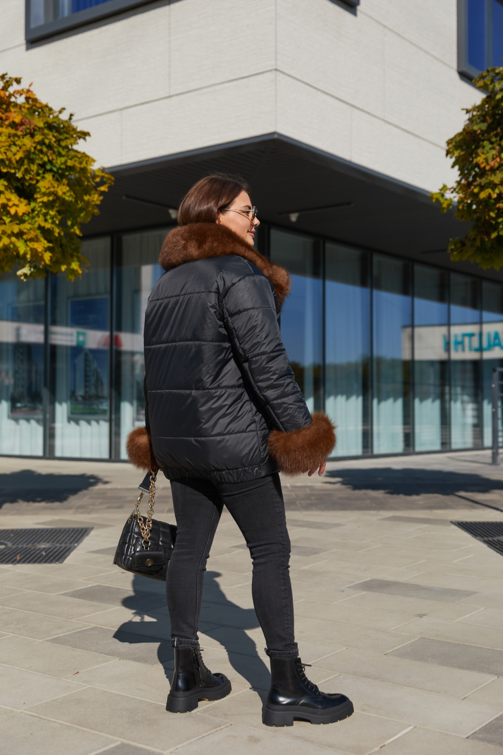 Зимняя куртка Mila Nova К-160 черный+соболь — изображение 4