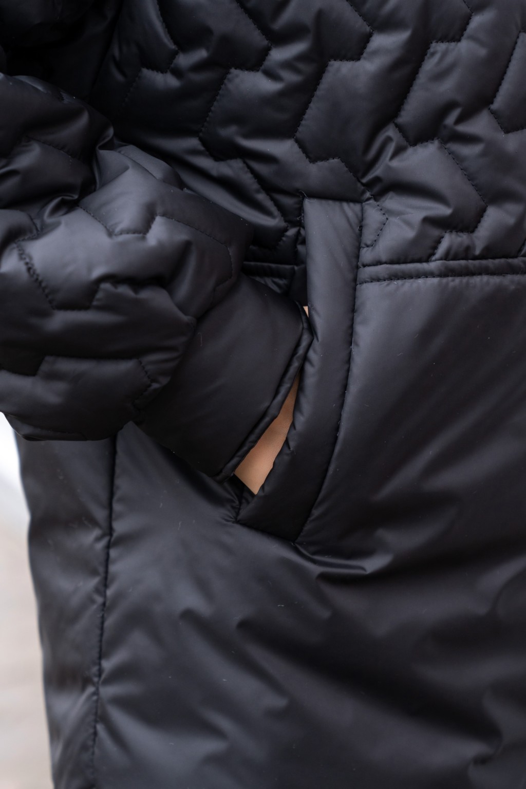 Демисезонная куртка Mila Nova К-309 черный — изображение 8