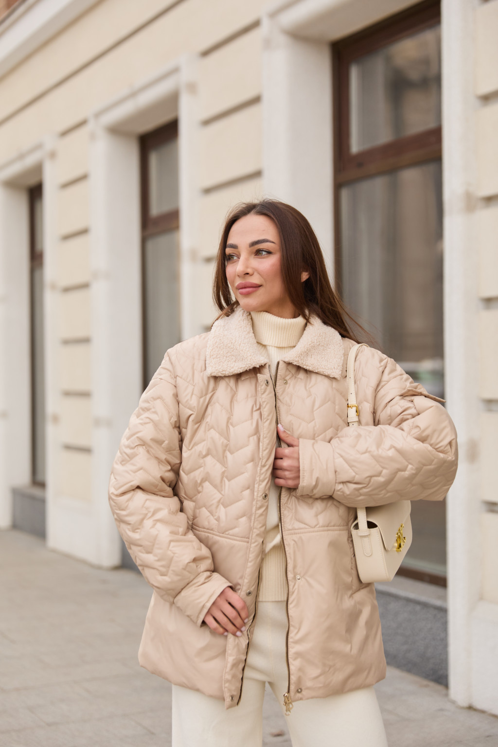 Демисезонная куртка Mila Nova К-309 бежевый — изображение 3