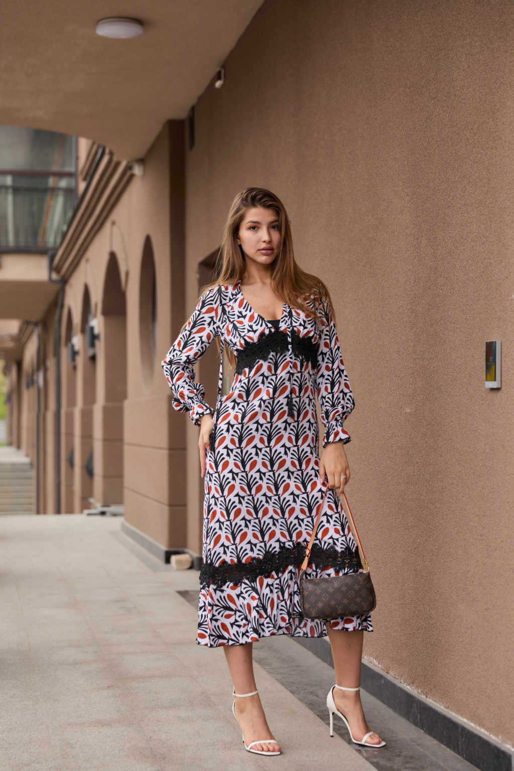 F-123bel+krac-5 Летнее платье Mila Nova Ф-123 белый+красный — изображение 1