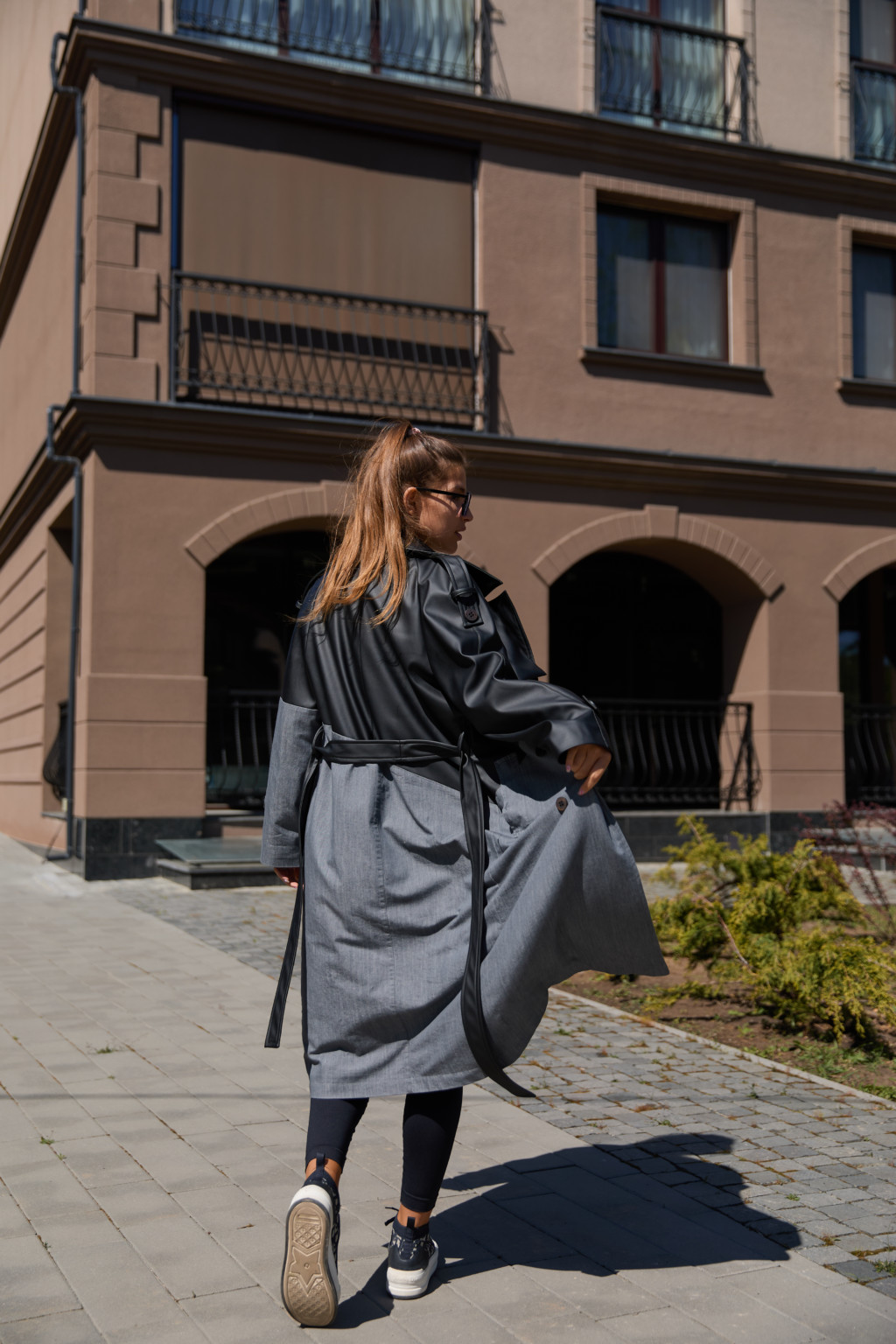 Демисезонный тренч Mila Nova Q-98 серый — изображение 3