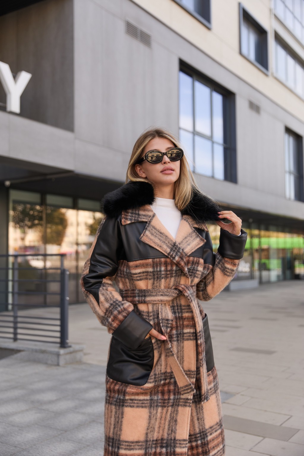 Зимнее пальто Mila Nova ПВ-362 кемел+черный — изображение 3