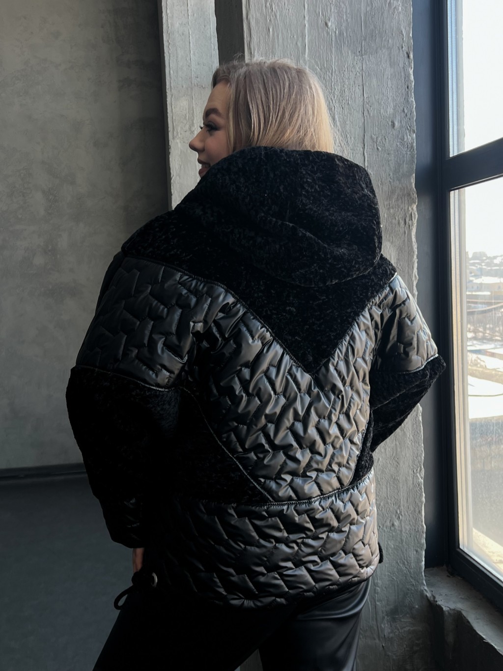 Демисезонная куртка Mila Nova К-357 черный — изображение 8