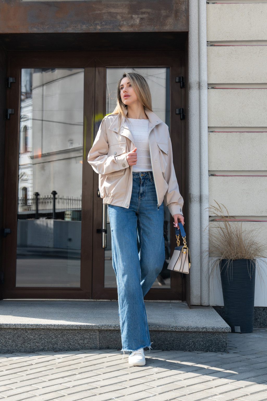 Демисезонный бомбер Mila Nova Q-105 бежевый — изображение 8