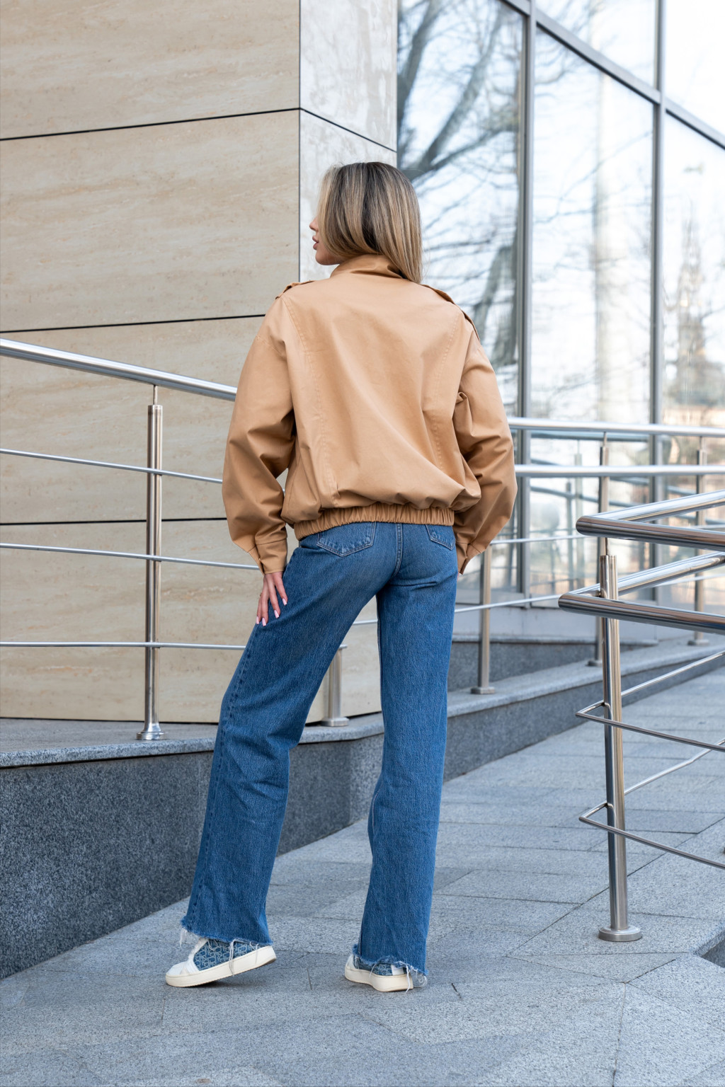 Демисезонный бомбер Mila Nova Q-105 кемел — изображение 3