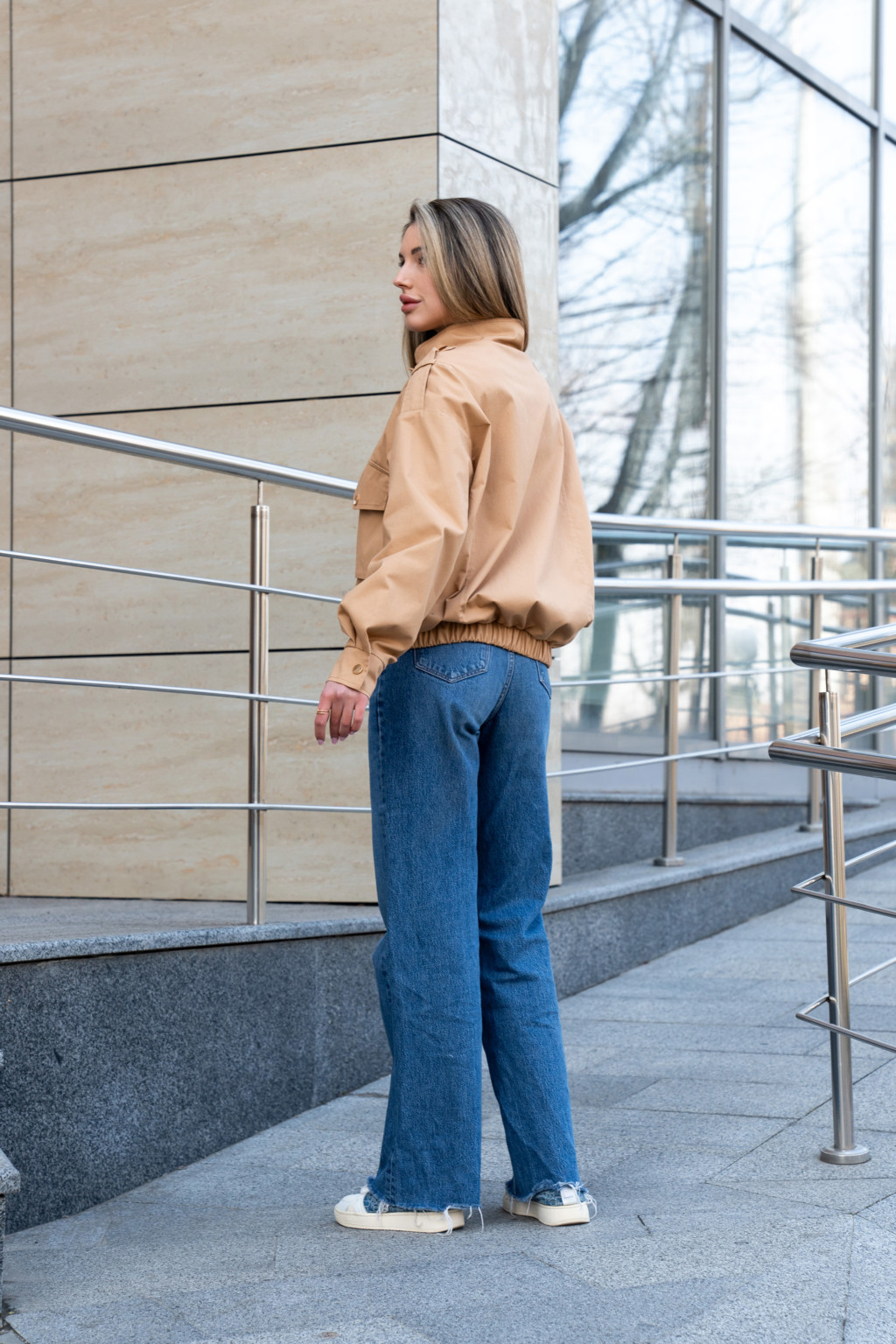 Демисезонный бомбер Mila Nova Q-105 кемел — изображение 4