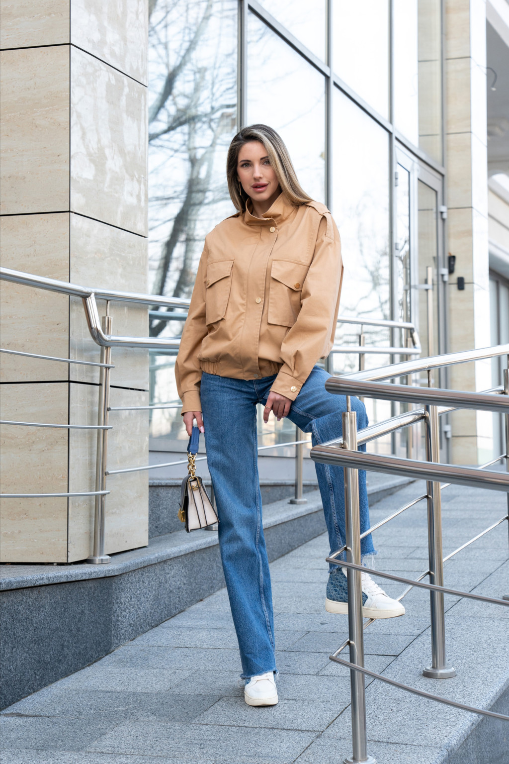 Демисезонный бомбер Mila Nova Q-105 кемел — изображение 2